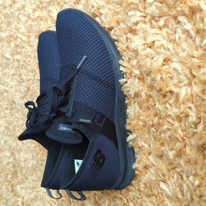 Size 9 black New balance tennis shoes
